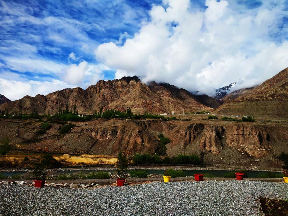 Neryok'S Indus View Hotel Chimre Bagian luar foto